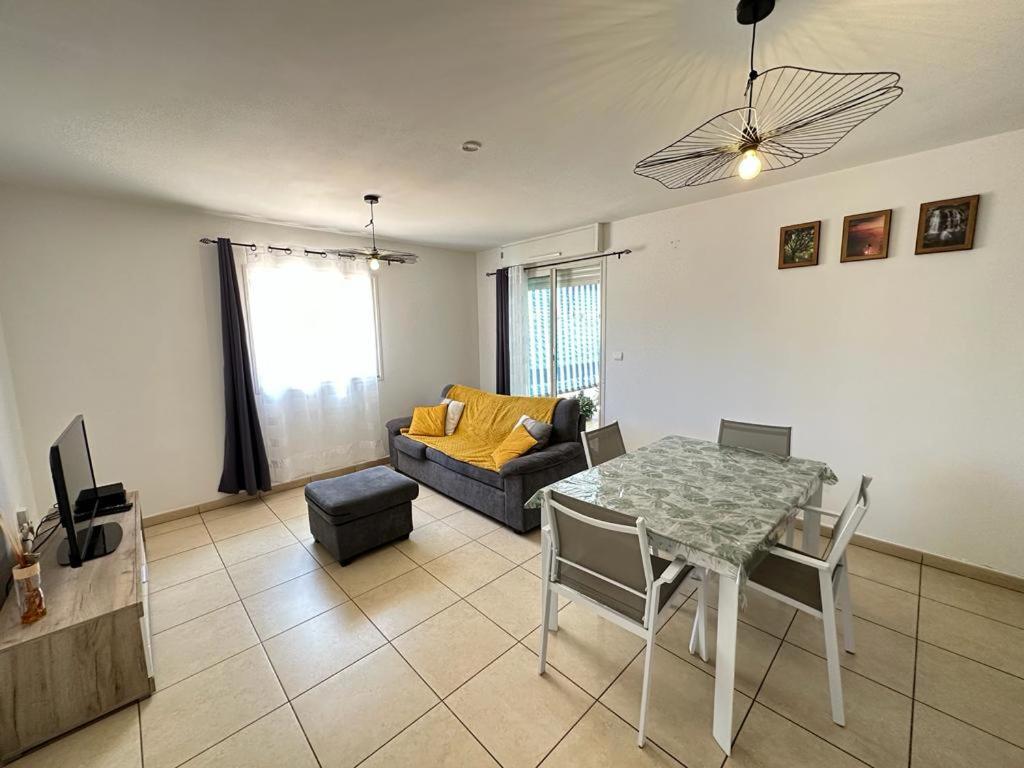 Appartement T3 Proche Aeroport Et Nordev Sainte Clotilde Exterior photo